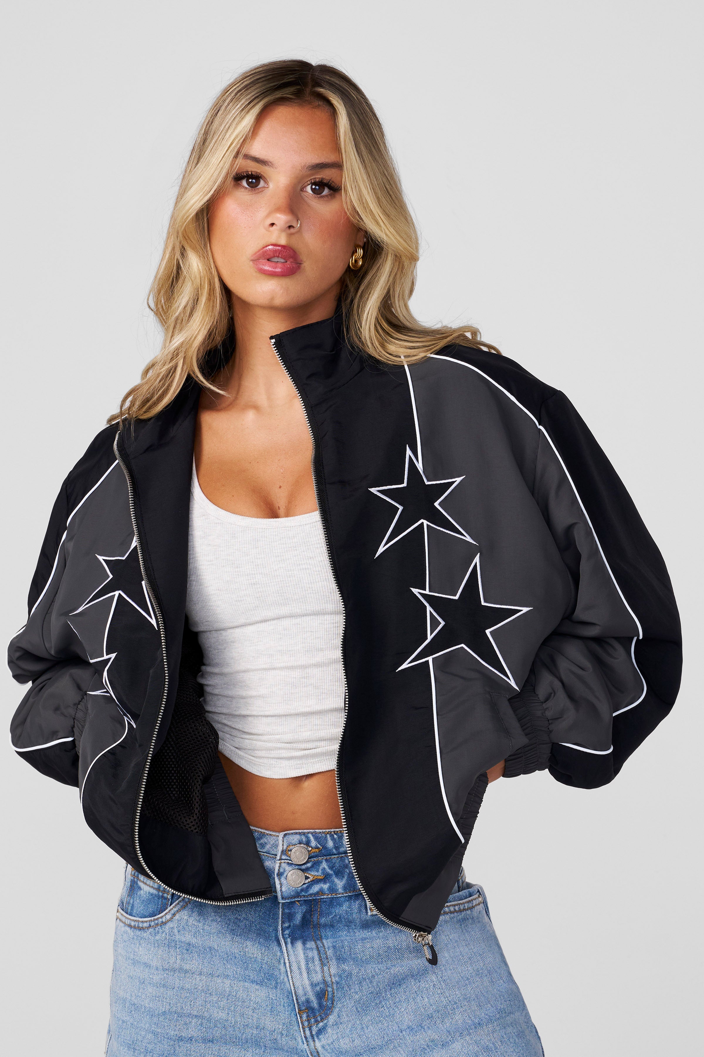 W565 Old School Windbreaker - Oversized vintage-style windbreaker with mesh lining and heavier weight fabric, retro-inspired style in colour Black.