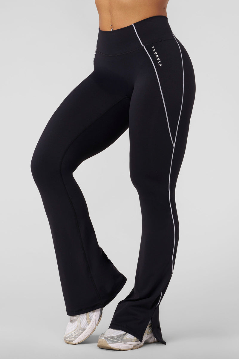 W285 - Elevate flare leggings- Soft, brushed flared leggings with a compressive fit, designed for medium-impact movement and everyday comfort in Black
