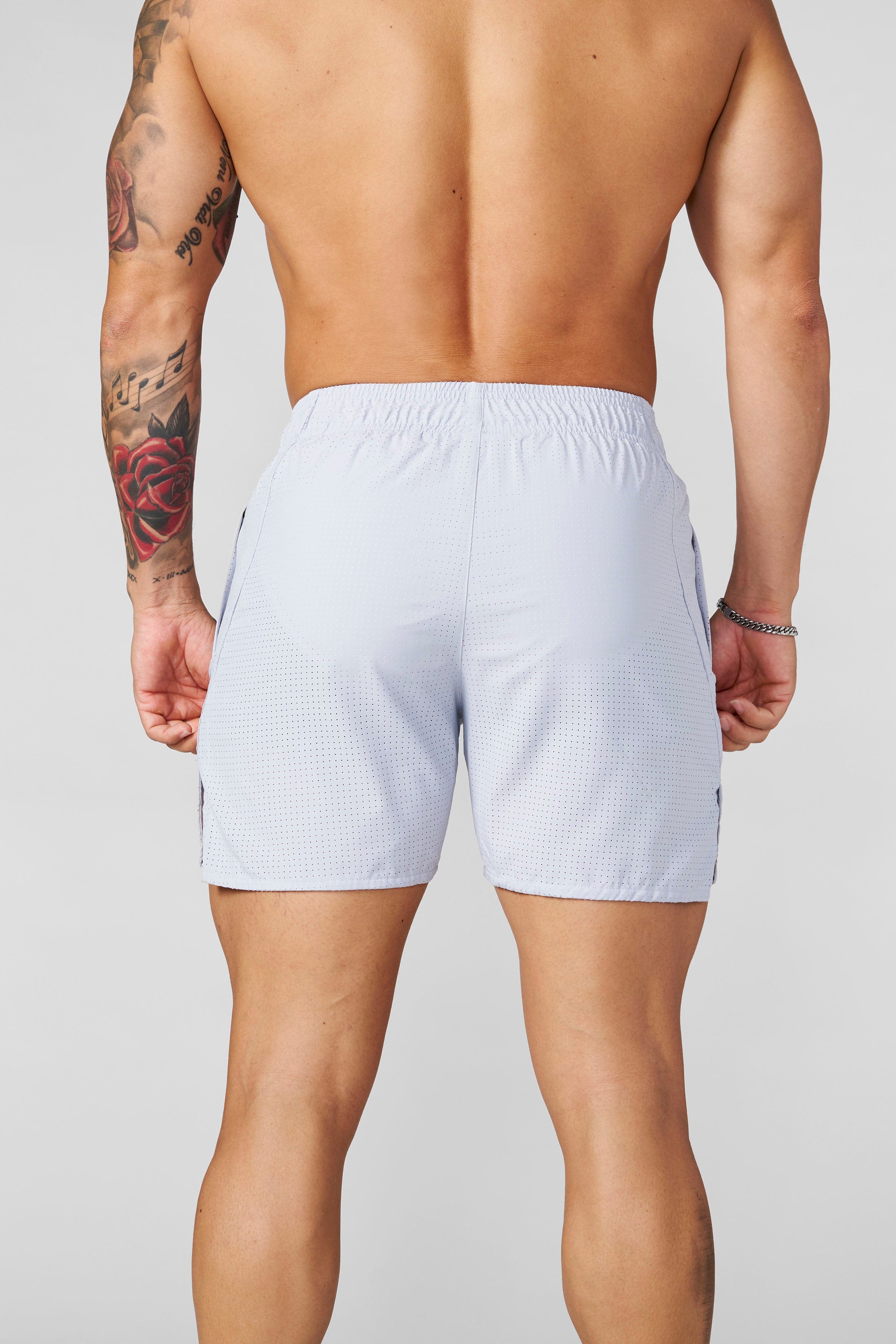 1028 - Weightless Shorts