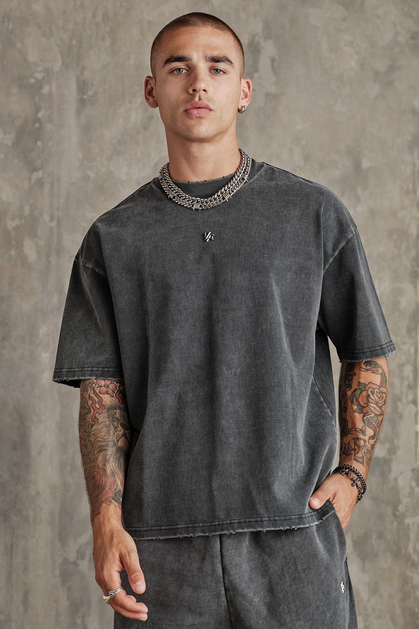 4153 - Elevated Essentials - Relaxed Tee in 100% heavyweight Cotton with oversized fit in colour Grey Wash
