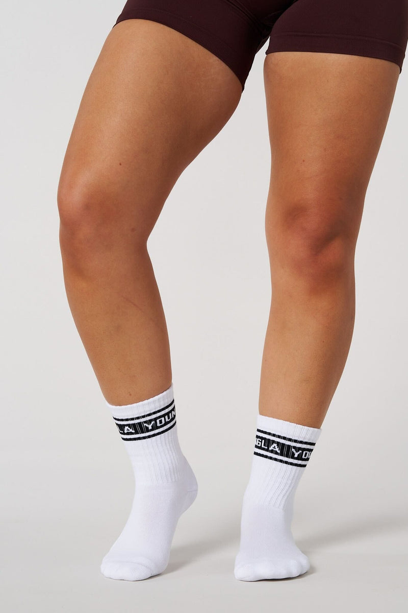 W638 - Elevate crew socks for Women With a compressive feel that hugs your foot and a classic crew height.