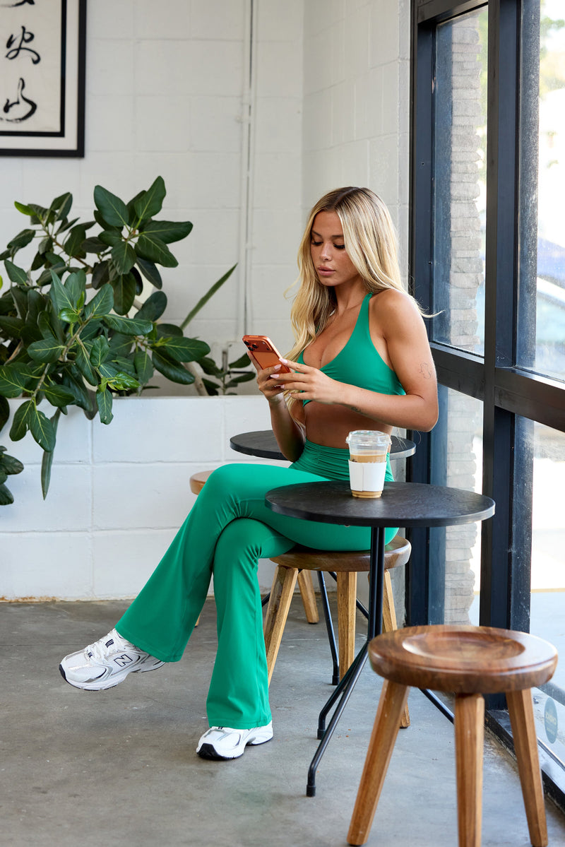 W2279 Buttersoft Scrunch Band Flare Leggings (short) - June 23