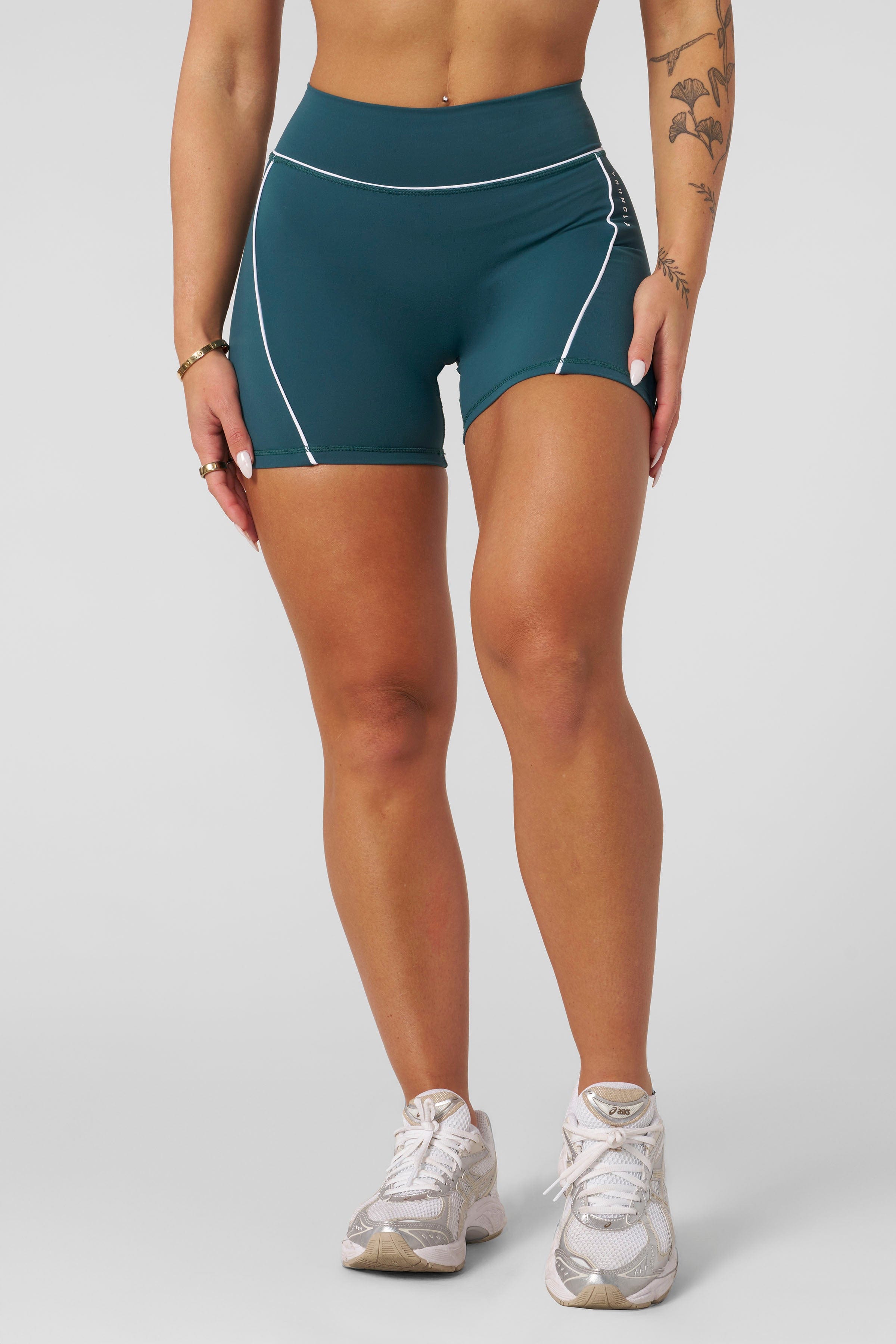 W161 - Elevate outline Shorts 5" New Colors