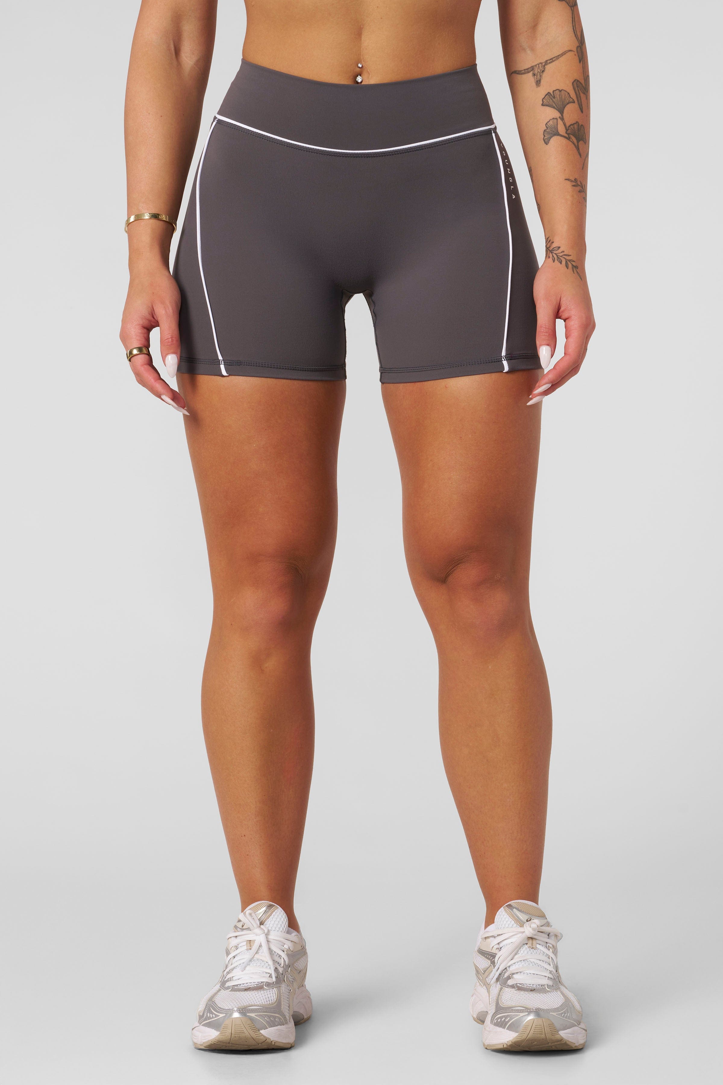 W161 - Elevate outline Shorts 5" New Colors