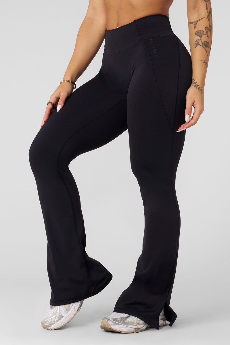 W285 - Elevate flare leggings- Soft, brushed flared leggings with a compressive fit, designed for medium-impact movement and everyday comfort in Black