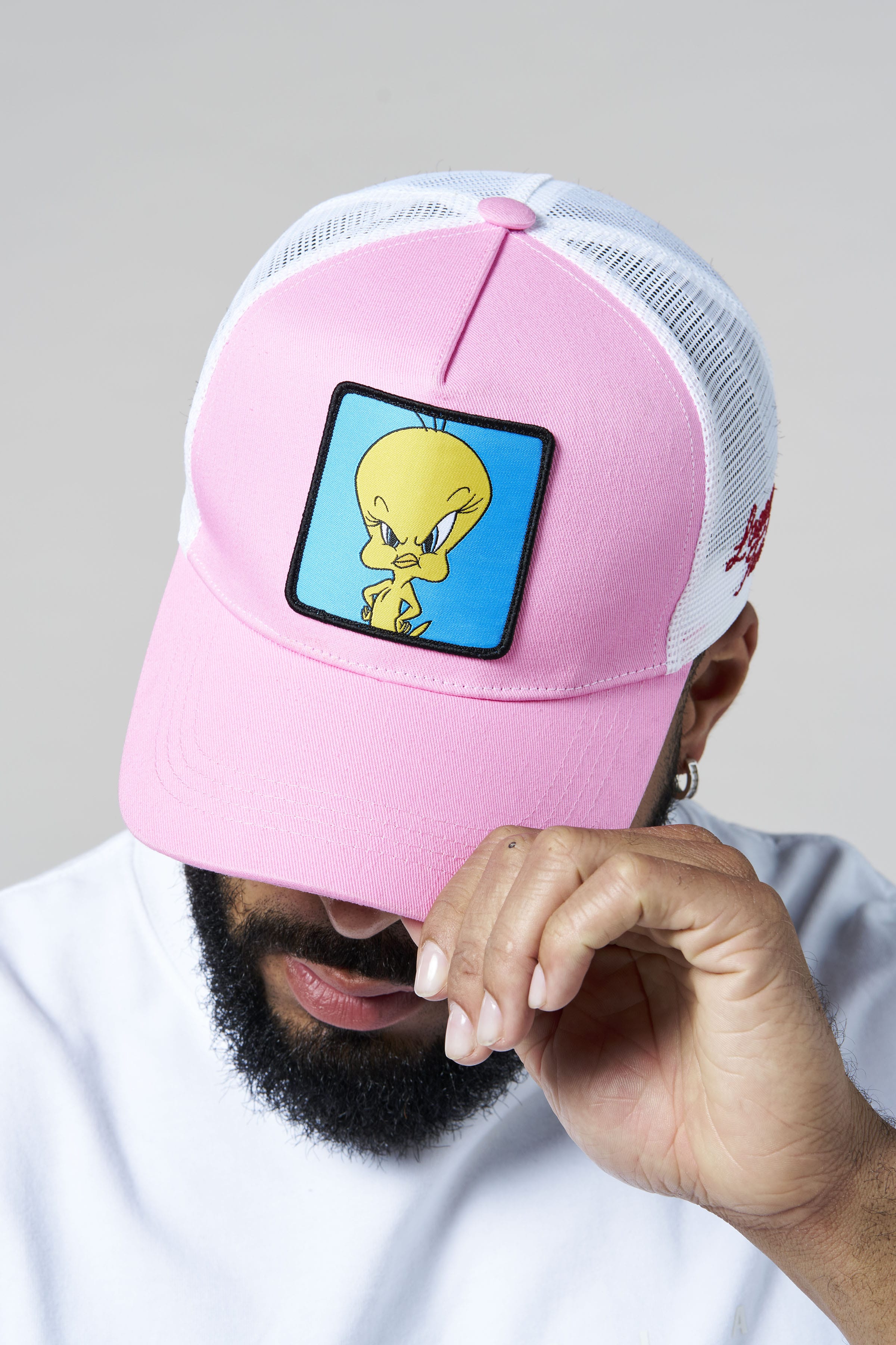 9135 - Looney Tunes Patch Trucker Hats - July 7th