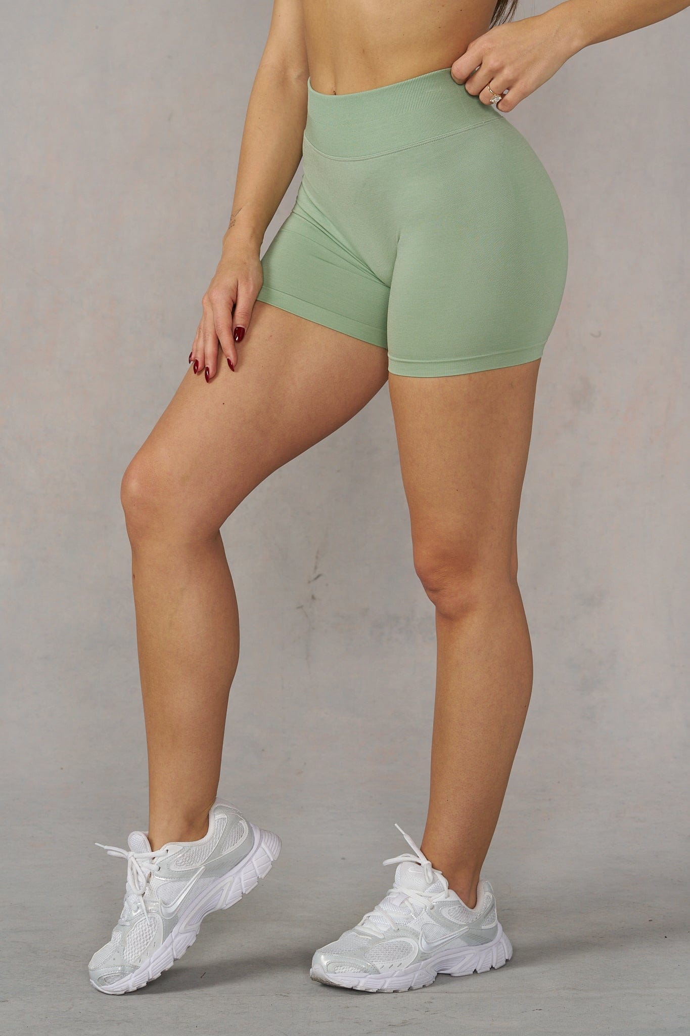 W1133 - Motion Seamless Shorts