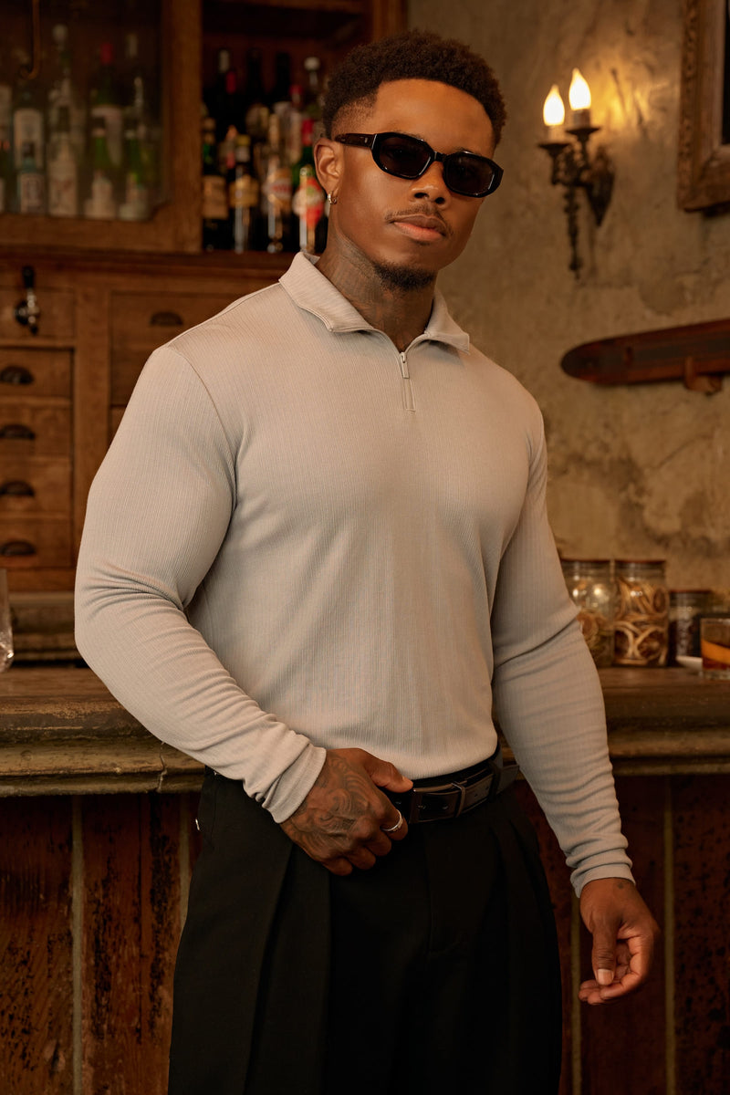 8124 - Essential Quarter Zip