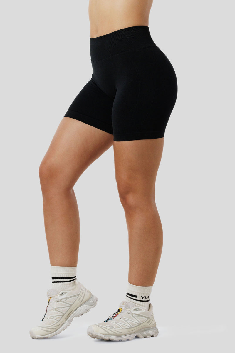 W148 - Curve Hourglass Seamless Short - August 11th