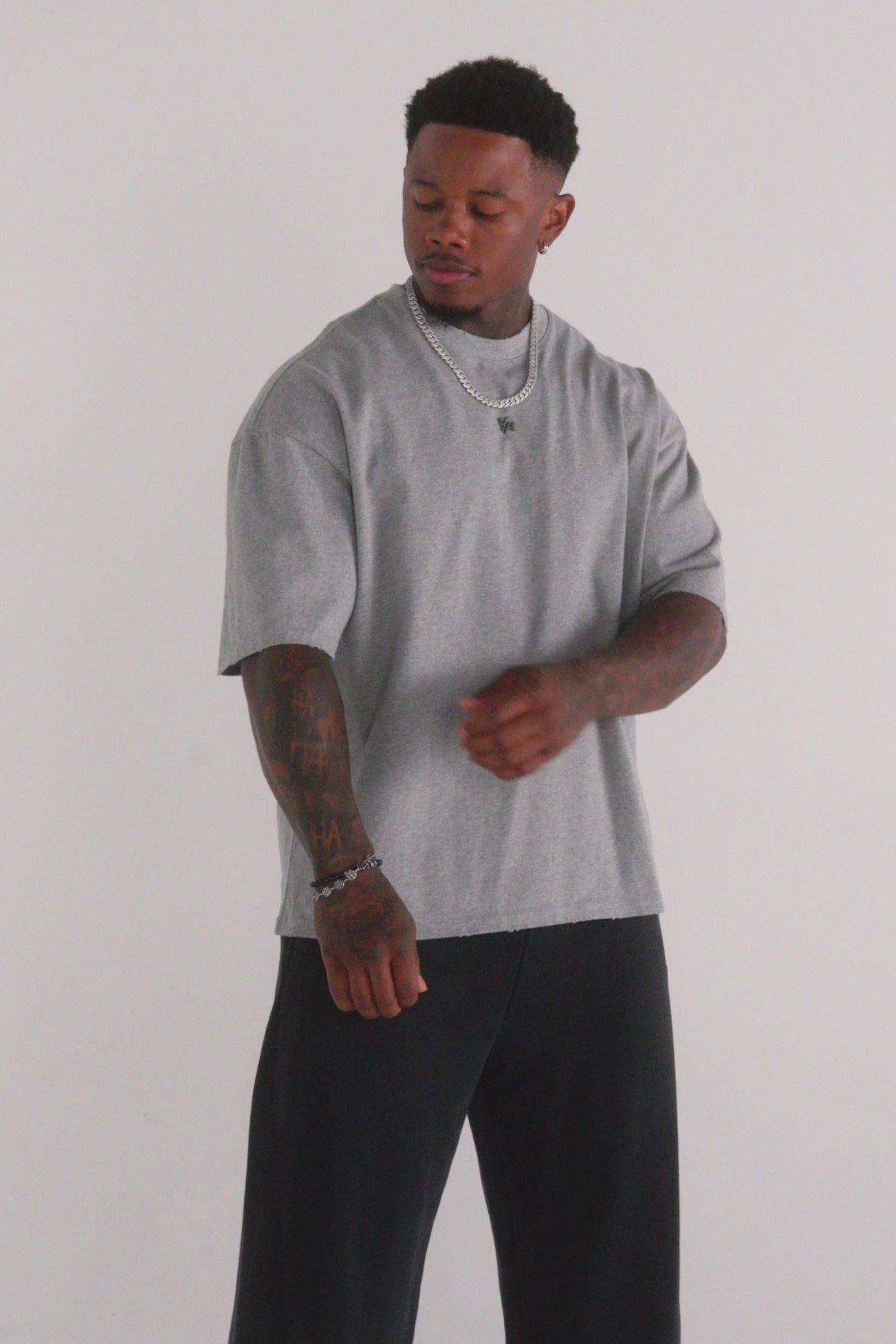 4153 - Elevated Essentials - Relaxed Tee in 100%  heavyweight  Cotton with oversized fit - Video